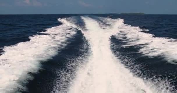 Fartygets Kölvatten Utsikten Från Båten Rör Sig Bred Vaka Från — Stockvideo