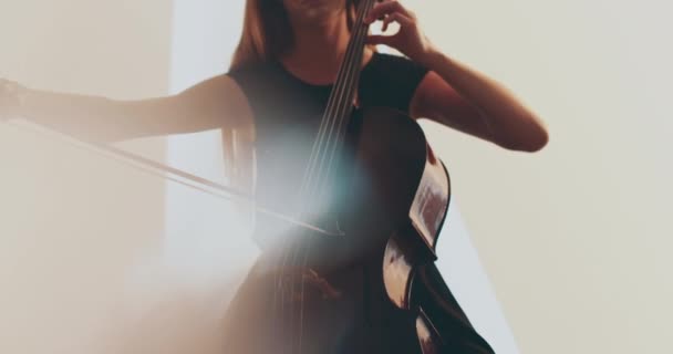 Alleenstaande Vrouw Die Cello Close Medium Close Speelt Cello Strik — Stockvideo