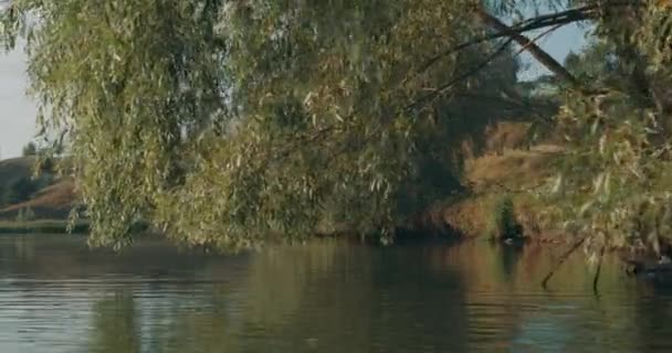Dron Registra Hermoso Lago Volando Bajo Agua — Vídeos de Stock