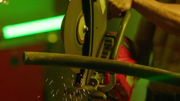 Firefighter Fitness Model Close Firefighter Cutting Metal Metal Cutting Machine — Stock Video
