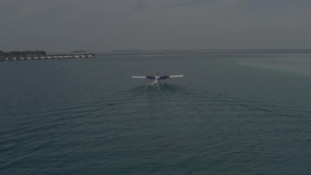 Hidroplán Vízen Áll Maldív Turisták Légi Szállítása Hidroplánon Fénykép Színkorrekció — Stock videók