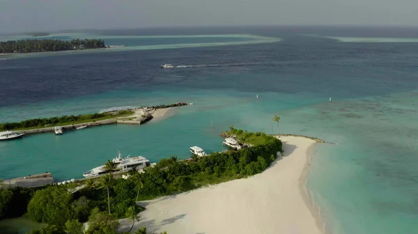 Video Aereo Drone Che Sorvola Una Pittoresca Spiaggia Con Sabbia — Foto Stock