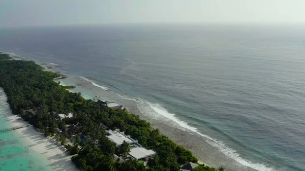 Воздушное Видео Беспилотника Летящего Над Живописным Пляжем Белым Песком Голубой — стоковое фото