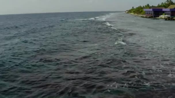 Стрельба Беспилотника Над Морем Мальдивских Островах Красивые Морские Волны Пляжи — стоковое видео