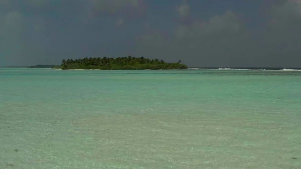 Strzelanina Drona Nad Morzem Malediwach Piękne Fale Morskie Plaże Piasek — Zdjęcie stockowe