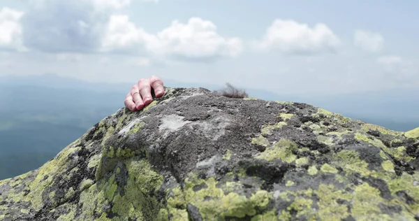 Muž Horolezec Dosáhne Vrcholu Tím Dělá Může Okamžik Kdy Překonáme — Stock fotografie