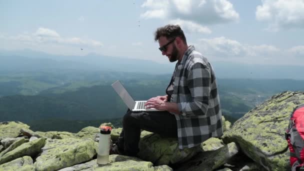 Young Male Traveler Working Laptop Outdoors Top Mountain Concept Remote — Stock Video
