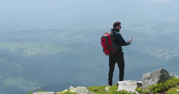 Traveler Top Mountain Talking Phone Taking Pictures Having Video Chat — Stock Photo, Image