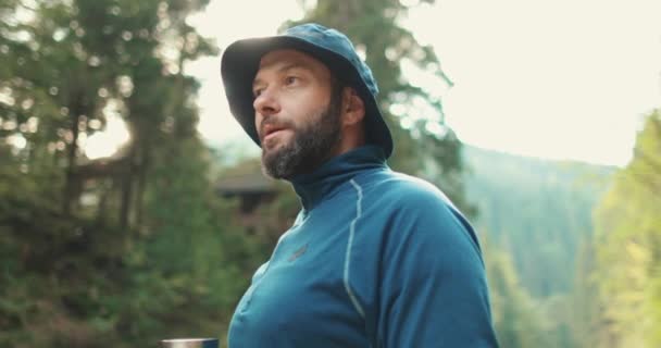 Männlicher Reisender Porträt Aus Nächster Nähe Reise Wander Und Campingkonzept — Stockvideo