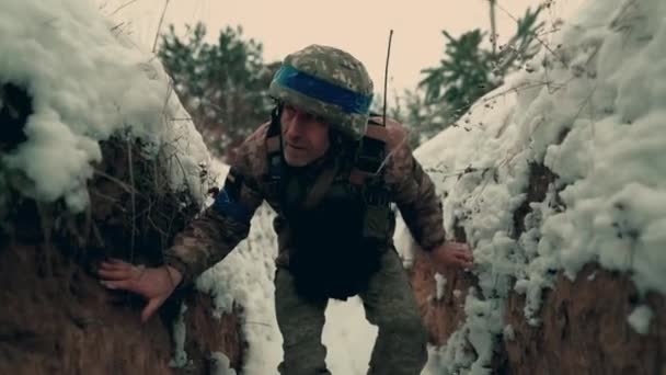 Armed Ukrainian Soldier Sneaks Crouched Trench Hostilities Ukraine War Russia — Wideo stockowe