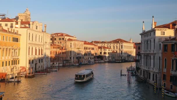 Venice Italy March 2023 Grand Canal Floating Ships Beautiful Sunny — Stock Video