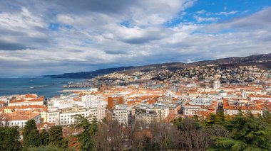 Kuzeydoğu İtalya, Avrupa 'da Trieste, bir şehir ve liman manzarası.