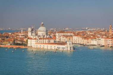 Venedik 'teki Santa Maria della Salute Bazilikası, San Giorgio Maggiore bazilkasının çan kulesinden manzara, İtalya, Avrupa.