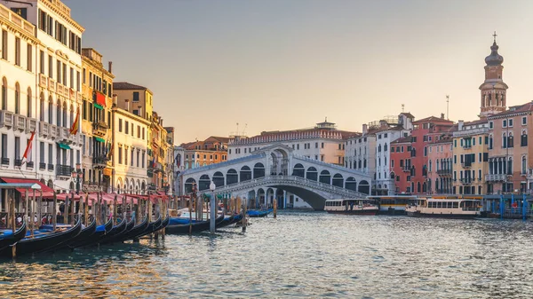 Grand Canal Avec Pont Rialto Venise Par Une Belle Matinée — Photo