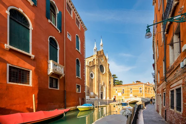 Canal Basilica Santa Maria Gloriosa Dei Frari Church Venice Italy — Stock Photo, Image