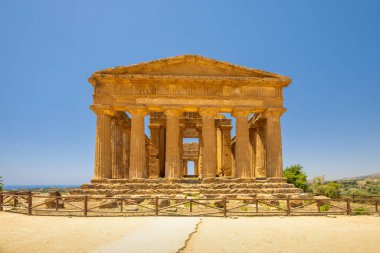 Tapınaklar Vadisi 'ndeki Concordia Tapınağı. Sicilya, İtalya ve Avrupa 'da Agrigento' daki arkeolojik alan.