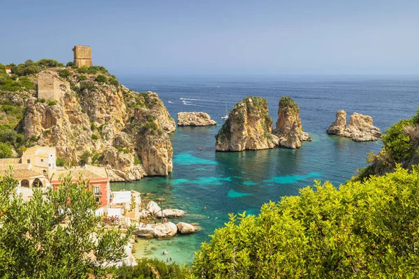 스코펠로의 파라글리오니 스코펠로의 시칠리아 북서부 이탈리아 유럽의 카스텔라마레 바다에서 — 스톡 사진