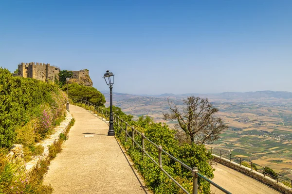 Sicilya 'nın kuzeybatısındaki Erice kasabasındaki Venere Kalesi, İtalya, Avrupa, Trapani yakınlarında..