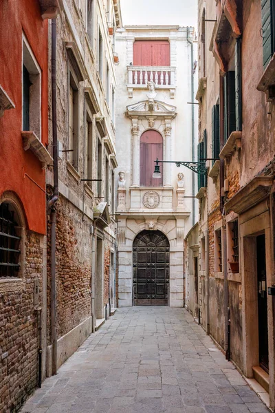 Calle Estrecha Centro Histórico Venecia Italia Europa — Foto de Stock