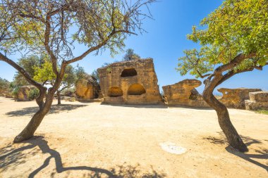 Sicilya, İtalya ve Avrupa 'daki Agrigento' daki Tapınaklar Vadisi Duvarı.