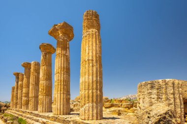 Tapınaklar Vadisi 'ndeki Herkül Tapınağı. Sicilya, İtalya ve Avrupa 'da Agrigento' daki arkeolojik alan.