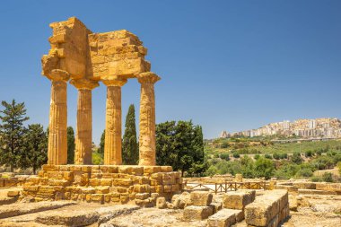 Tapınaklar Vadisi 'ndeki Herkül Tapınağı. Sicilya, İtalya ve Avrupa 'da Agrigento' daki arkeolojik alan.