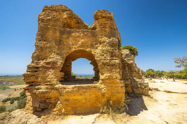 Sicilya, İtalya ve Avrupa 'daki Agrigento' daki Tapınaklar Vadisi 'ndeki Arcosolium mezarı..