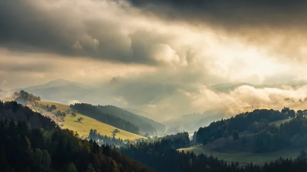 Autumn Misty Mountainous Landscape Morning Sun Rays Shining Clouds Orava — Stock Photo, Image