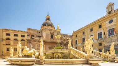 PALERMO, İtalya - 18 Temmuz 2023: Sicilya 'nın başkentinde Pretoria Çeşmesi.