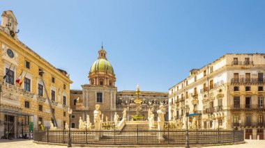 PALERMO, İtalya - 18 Temmuz 2023: Sicilya 'nın başkentinde Pretoria Çeşmesi.