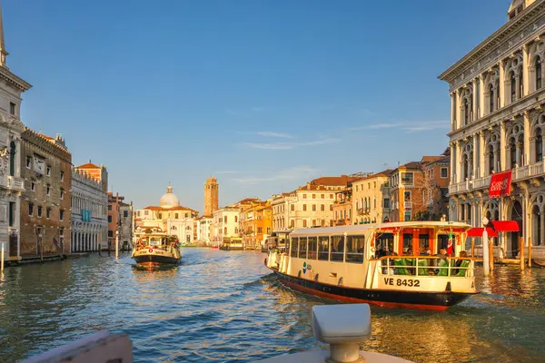 Venice Italy March 2023 Boats Traffic Grand Canal Beautiful Sunny — Stock Photo, Image