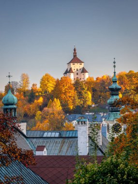 Yeni Kale Banska Stiavnica 'da bir sonbahar sezonunda, Slovakya, Avrupa.