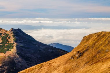 Sonbaharda dağ manzarası. Mala Fatra Ulusal Parkı, Slovakya, Avrupa.