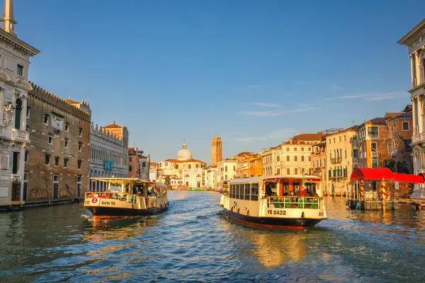 Venedig Italien März 2023 Schiffsverkehr Auf Dem Canal Grande Einem — Stockfoto