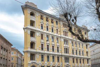 Trieste, İtalya ve Avrupa 'daki eski bir evin renkli yüzü.