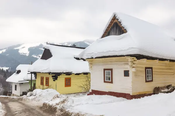 Arquitetura Popular Paisagem Nevada Inverno Vila Vlkolinec Com Casas Madeira — Fotografia de Stock