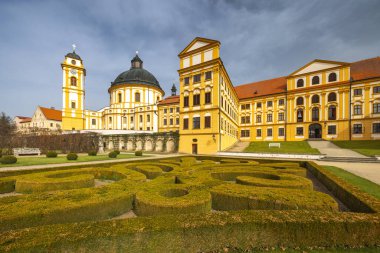 Bakire Margaret Kilisesi ile Jaromerice nad Rokytnou Kalesi, Çek Cumhuriyeti 'nin Vysocina bölgesi, Avrupa.