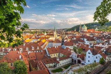 Günbatımında Prag 'daki Küçük Şehir manzarası, Çek Cumhuriyeti, Avrupa.