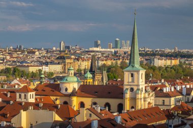 Günbatımında Prag 'daki Küçük Şehir manzarası, Çek Cumhuriyeti, Avrupa.