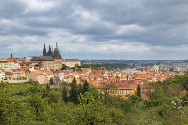 Prag Kalesi 'nin küçük kasaba, Prag, Çek Cumhuriyeti ve Avrupa üzerindeki şehir manzarası.