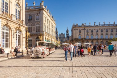 NANCY, FRANCE - 24 EYLÜL 2023: Stanislas Meydanı Güneşli Gün.