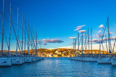 ROGOZNICA, CROATIA - 17 Temmuz 2020: Gün batımında Marina.