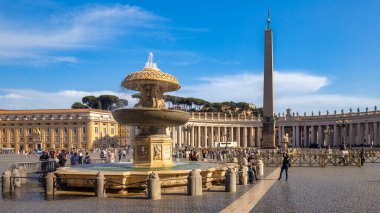 VATİKAN ŞEHRİ - 10 Mayıs 2022: Aziz Peter Meydanı.