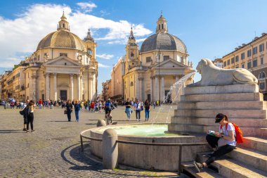 ROME, ITALY - 11 Mayıs 2022: Piazza del Popolo şehir meydanı.