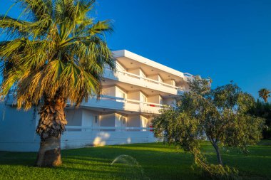 RHODES, GREECE - 3 Temmuz 2022 Afandou Plaj Tatil Köyü.