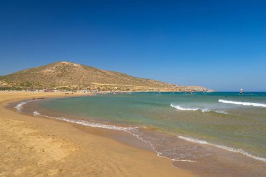 RHODES, GREECE - 6 Temmuz 2022: Rodos adasının güneyindeki Prasonisi plajının panoramik manzarası.