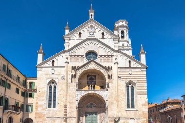 Santa Maria Matricolare 'nin Verona Katedrali Verona şehrinin tarihi merkezinde, İtalya, Avrupa.