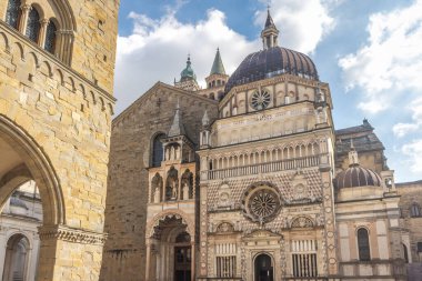 Bergamo 'daki Santa Maria Maggiore Bazilikası, Yukarı Şehir, İtalya, Avrupa.