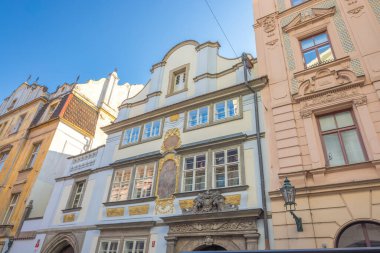 PILSEN, CZECH REPUBLIC - 9 HAZİRAN 2024: Cumhuriyet Meydanı 'ndaki tarihi evler.