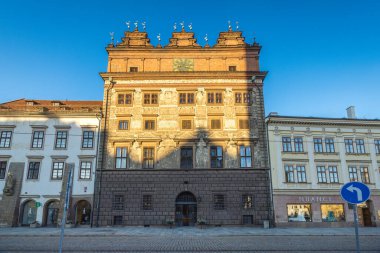 PILSEN, CZECH REPUBLIC - 9 HAZİRAN 2024: Cumhuriyet Meydanı 'ndaki Rönesans Belediye Binası.